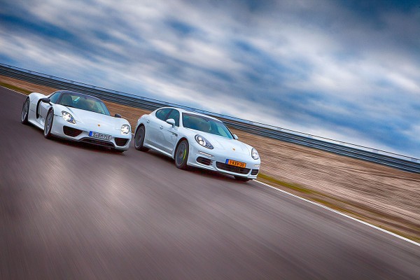 Carros spyder versus panamera