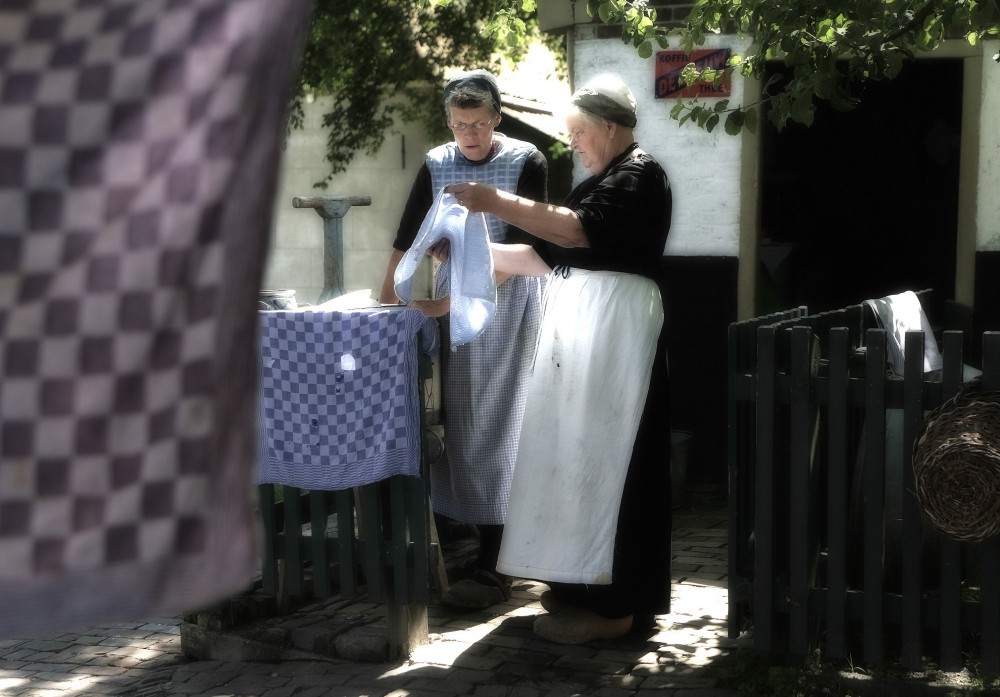 laundry ladies Holland